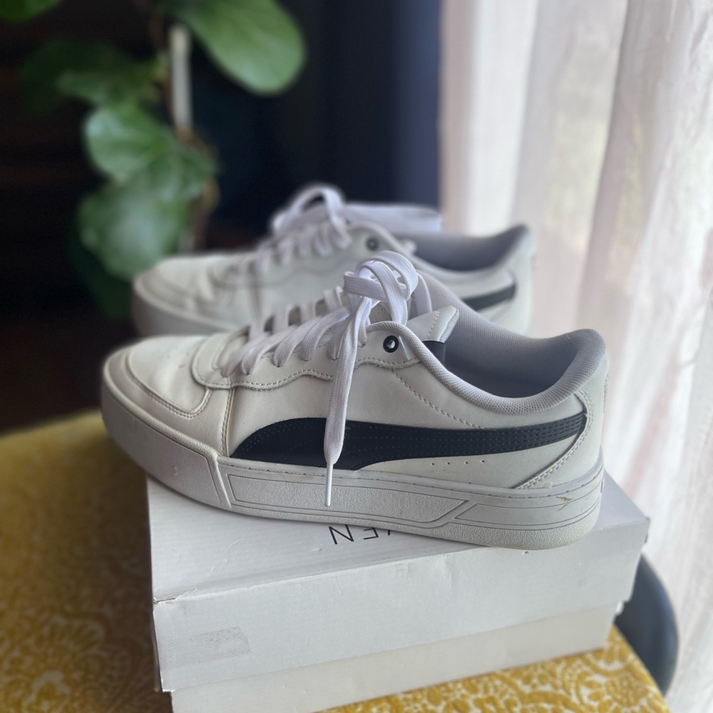 Puma White and Black Sneakers